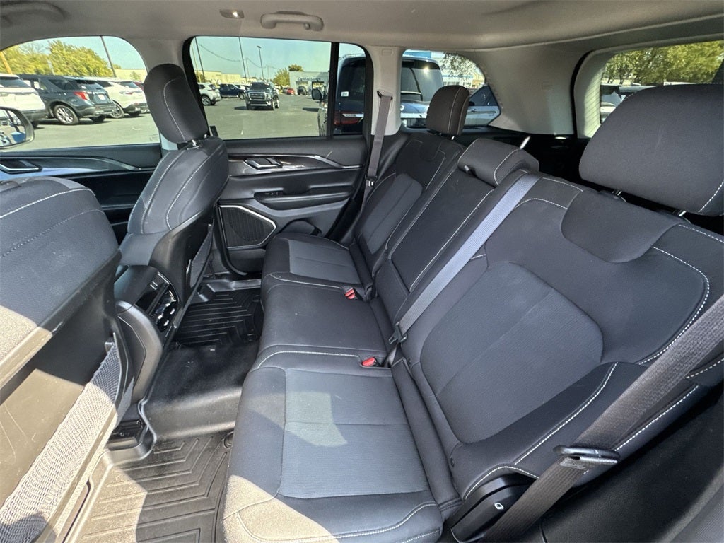 2022 Jeep Grand Cherokee Laredo