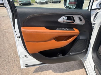 2026 Chrysler Pacifica Hybrid Pinnacle