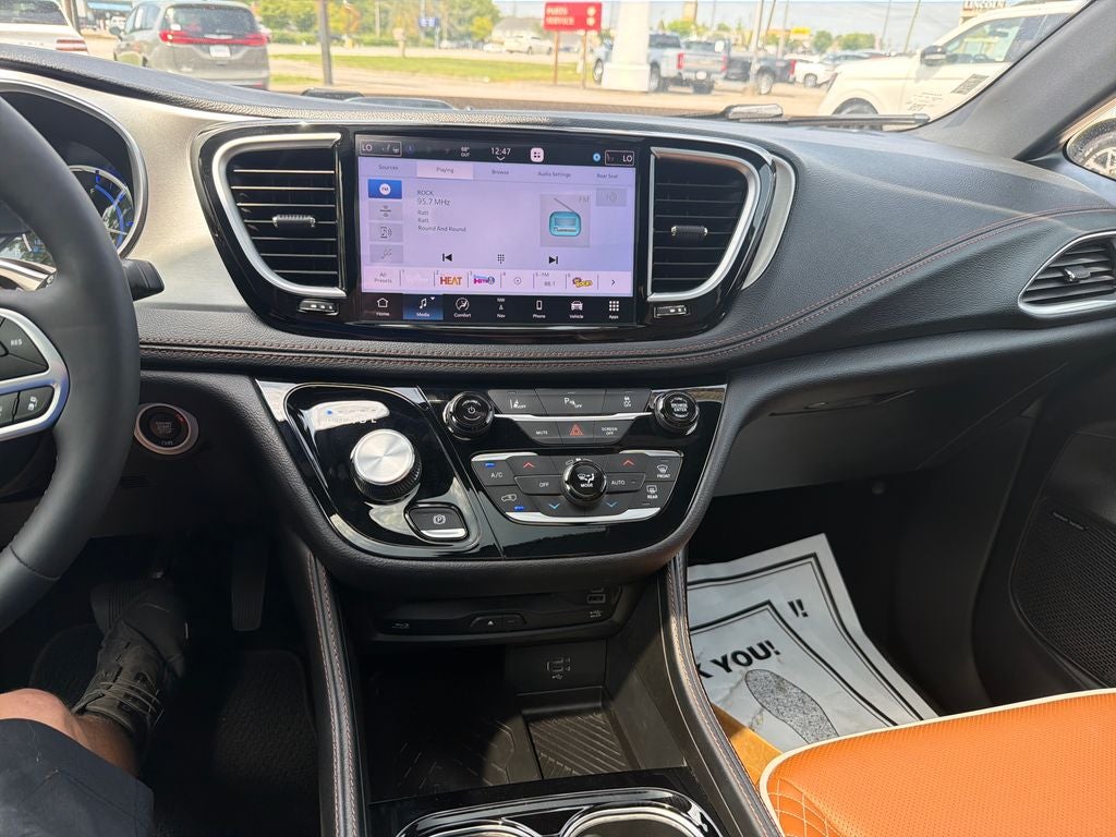 2026 Chrysler Pacifica Hybrid Pinnacle