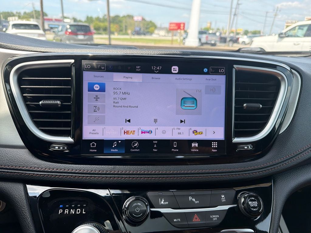 2026 Chrysler Pacifica Hybrid Pinnacle