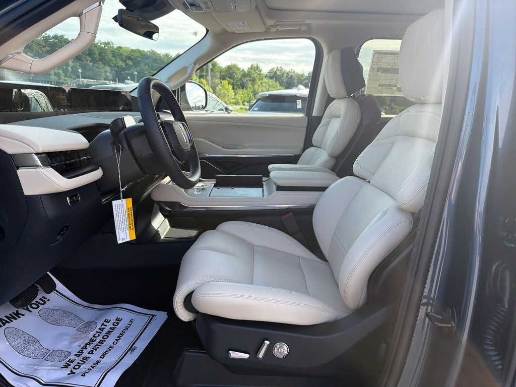 2027 Lincoln Navigator L Reserve