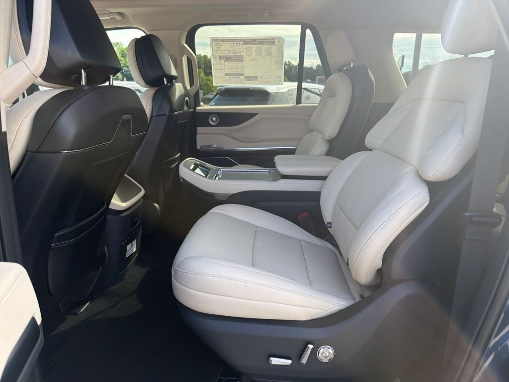 2027 Lincoln Navigator L Reserve