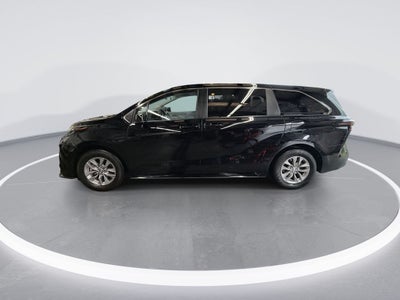 2024 Toyota Sienna LE 8 Passenger