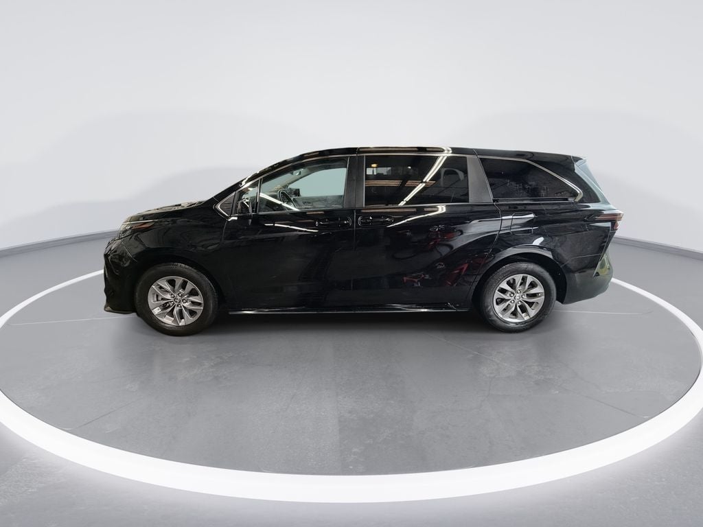 2024 Toyota Sienna LE 8 Passenger