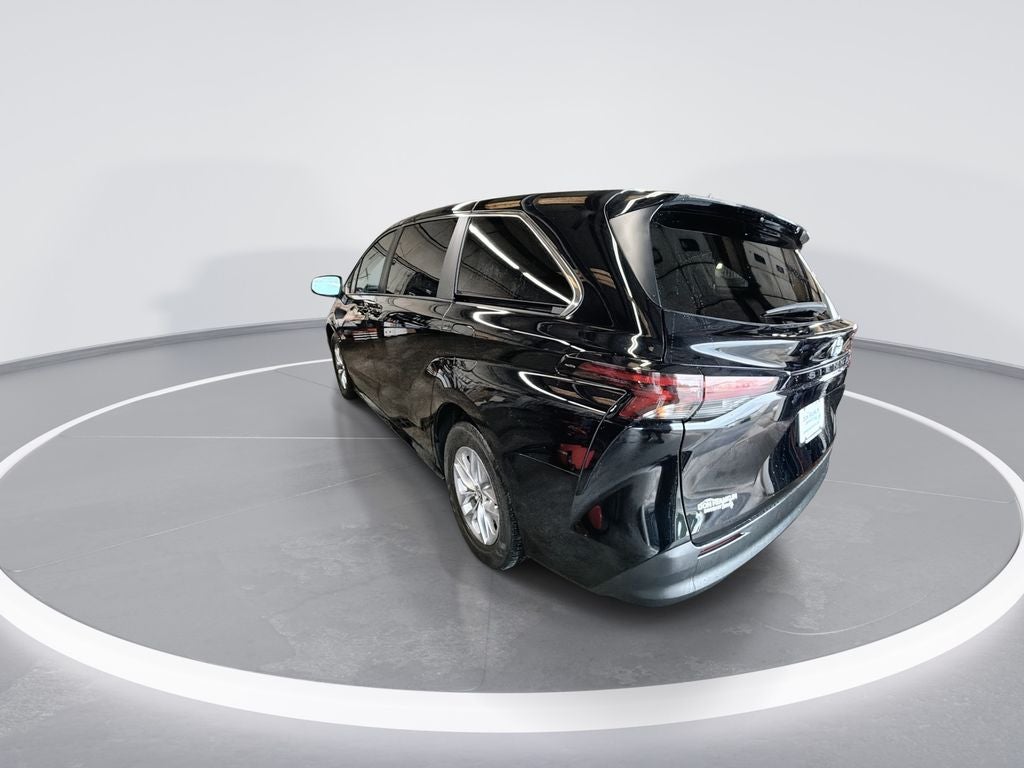 2024 Toyota Sienna LE 8 Passenger