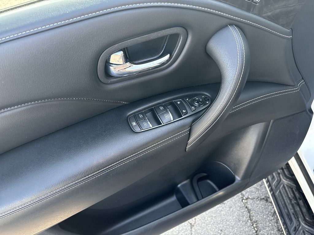 2023 INFINITI QX80 LUXE