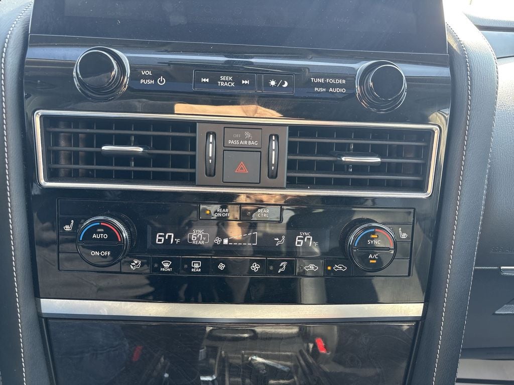 2023 INFINITI QX80 LUXE