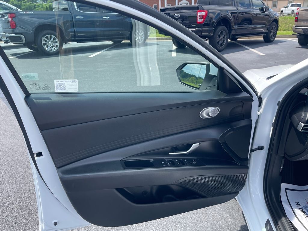 2025 Hyundai Elantra SE