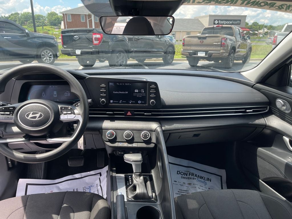 2025 Hyundai Elantra SE