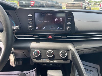 2025 Hyundai Elantra SE