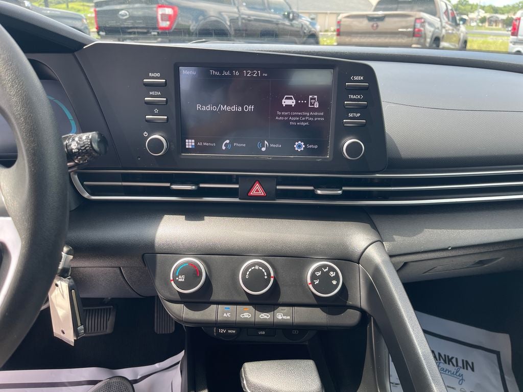 2025 Hyundai Elantra SE