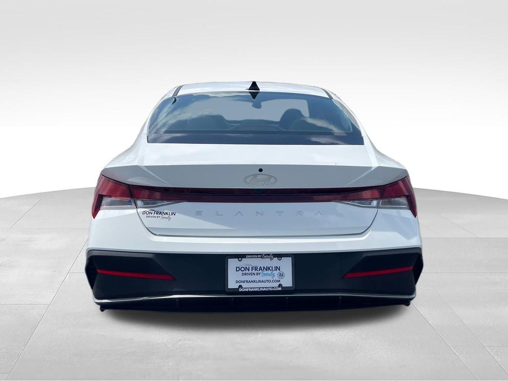 2025 Hyundai Elantra SE