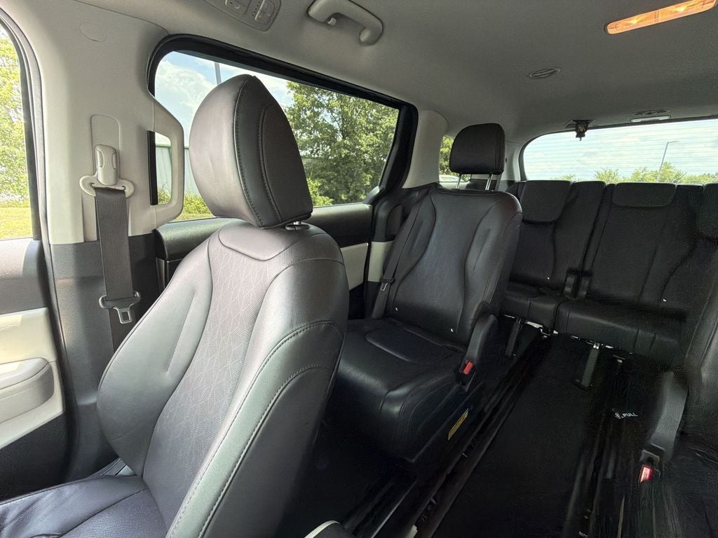 2024 Kia Carnival LX