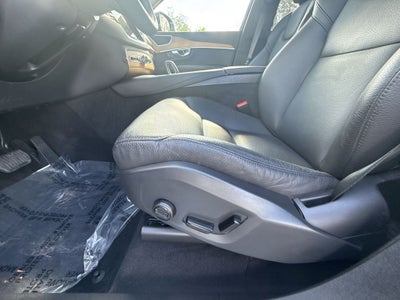 2024 Volvo XC90 B6 Plus Bright Theme