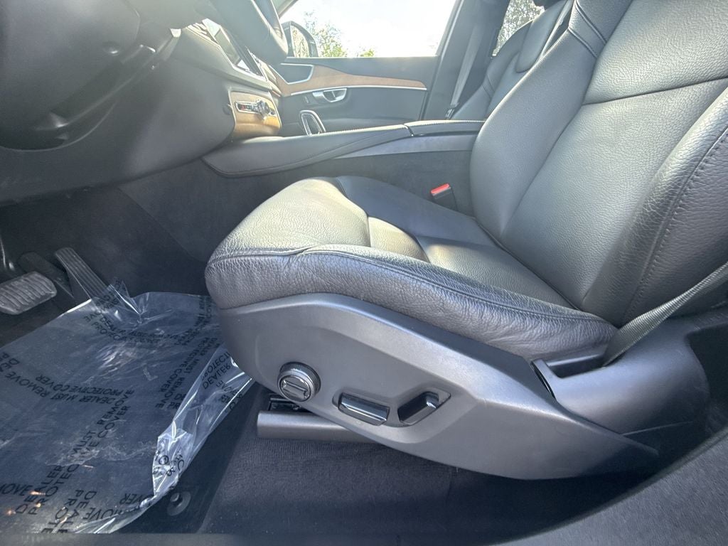 2024 Volvo XC90 B6 Plus Bright Theme