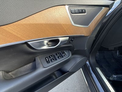 2024 Volvo XC90 B6 Plus Bright Theme