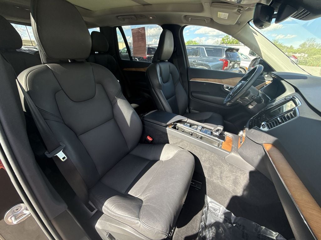 2024 Volvo XC90 B6 Plus Bright Theme