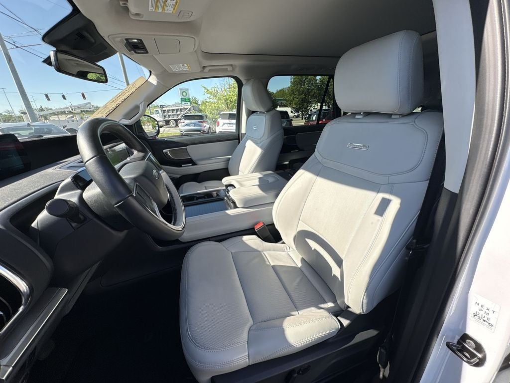 2025 Ford Expedition Platinum