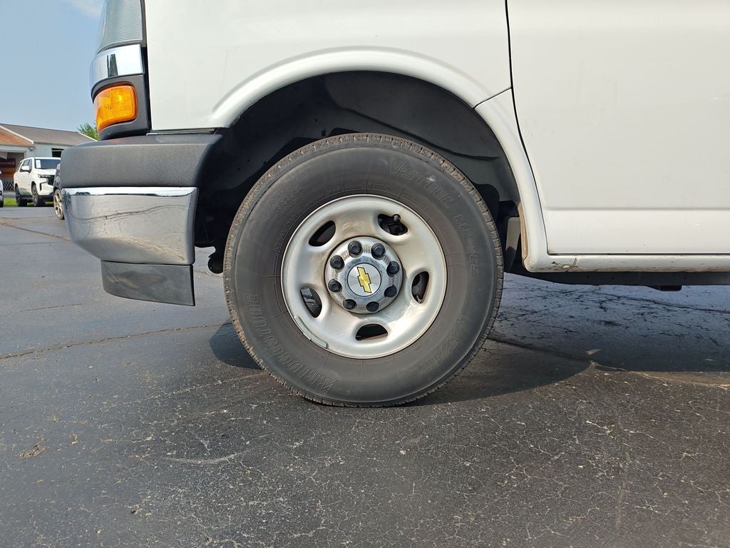 2025 Chevrolet Express 3500 LT Passenger