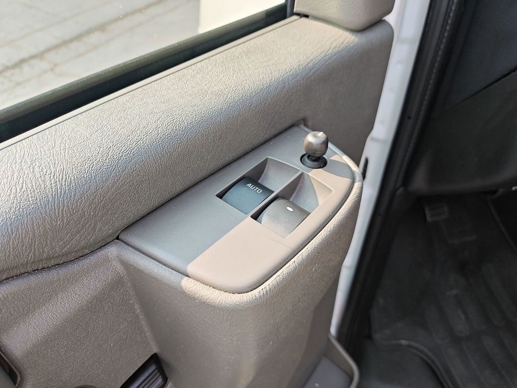 2025 Chevrolet Express 3500 LT Passenger