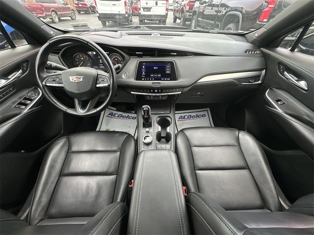 2023 Cadillac XT4 Premium Luxury
