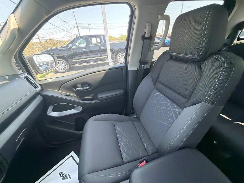 2025 Nissan Frontier SV