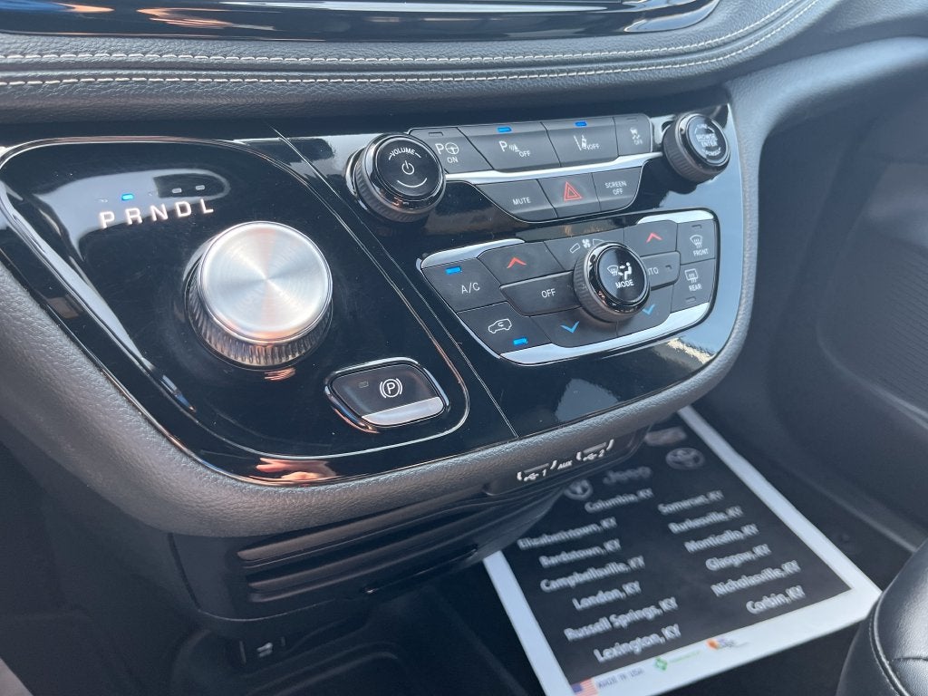 2024 Chrysler Pacifica Hybrid Select