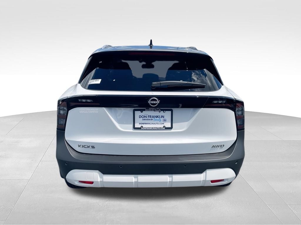 2026 Nissan Kicks SV