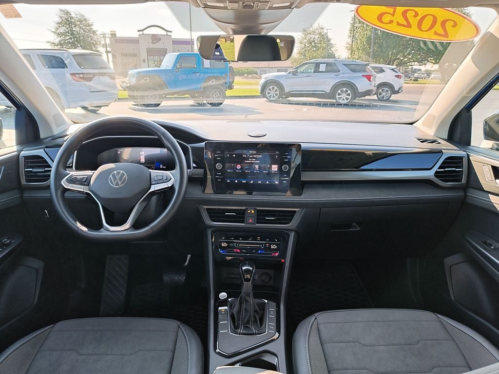 2025 Volkswagen Taos 1.5T SE Black