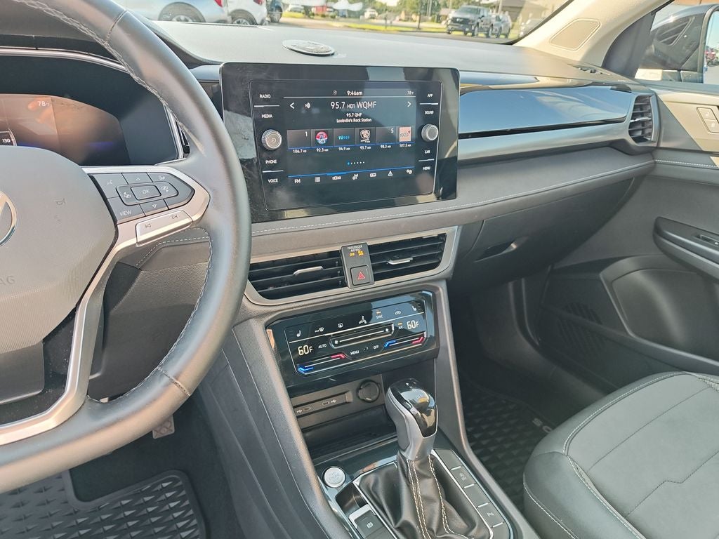 2025 Volkswagen Taos 1.5T SE Black