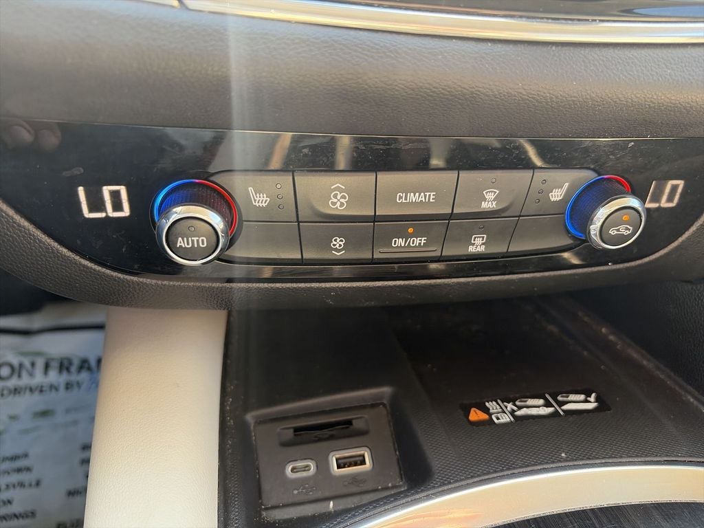 2023 Buick Enclave Essence