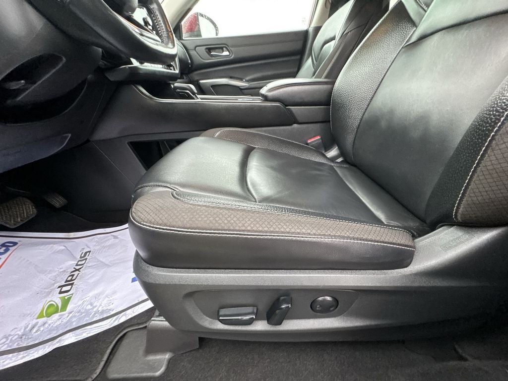 2022 Nissan Pathfinder SL