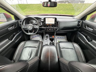 2022 Nissan Pathfinder SL