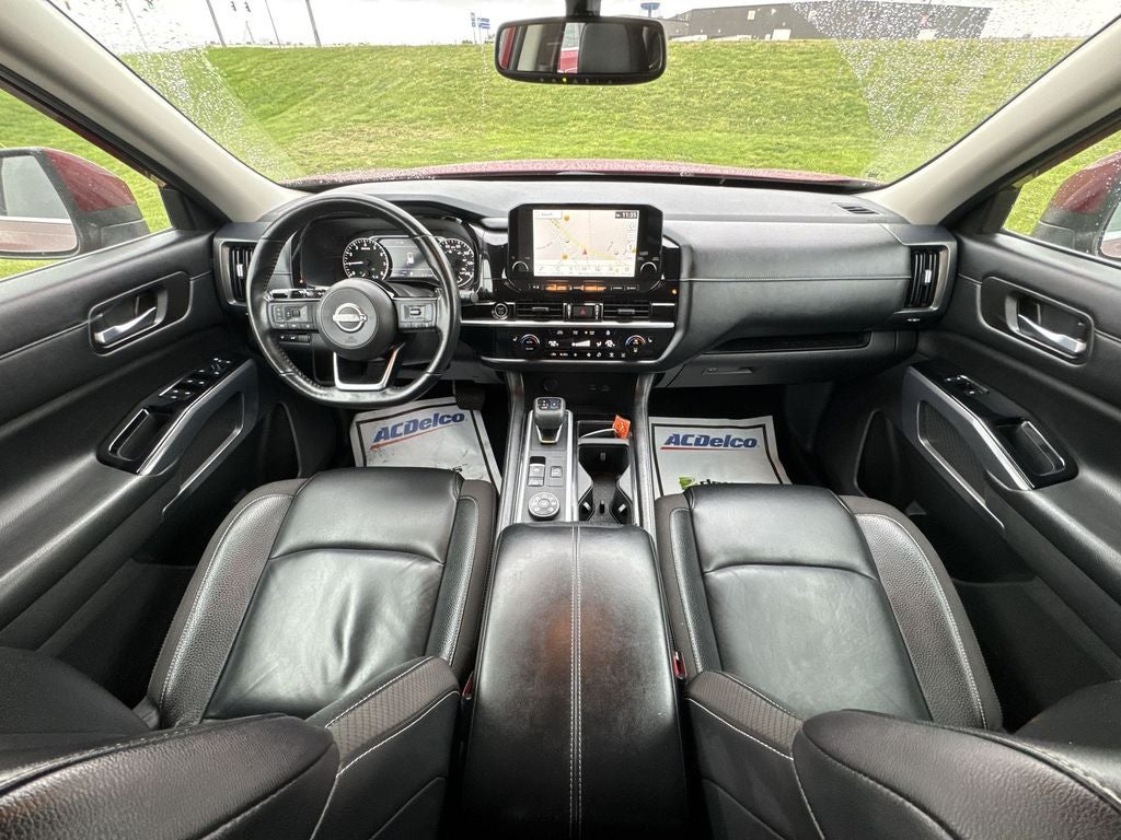 2022 Nissan Pathfinder SL