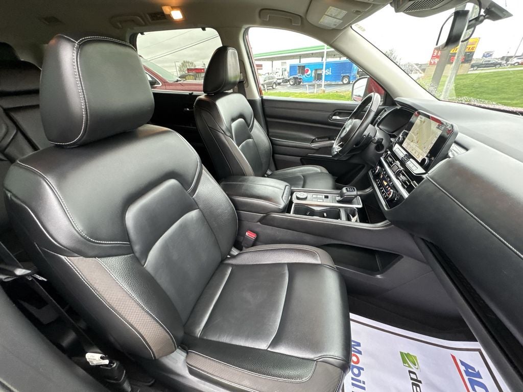 2022 Nissan Pathfinder SL