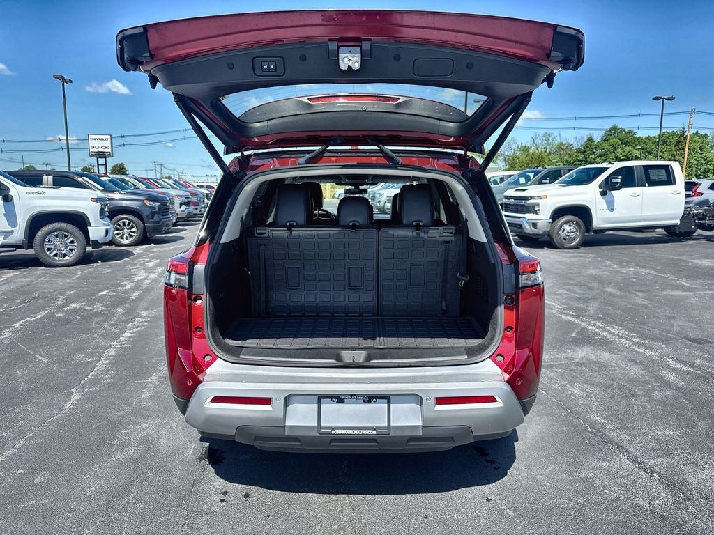 2024 Nissan Pathfinder SL