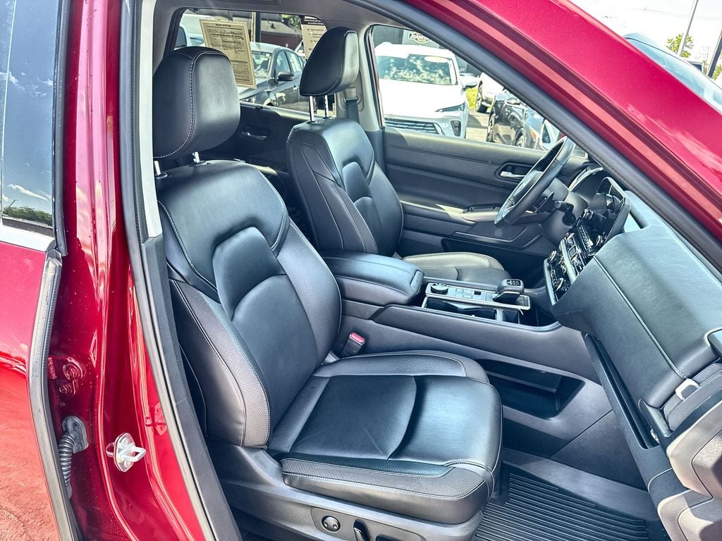 2024 Nissan Pathfinder SL