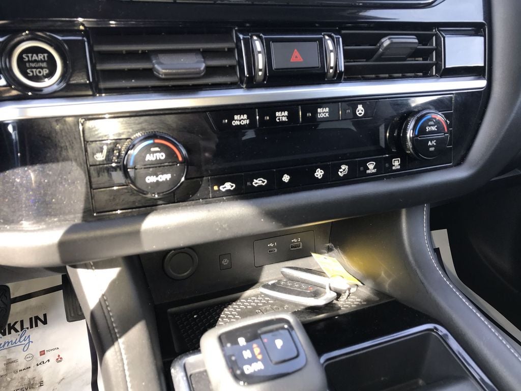 2023 Nissan Pathfinder SL