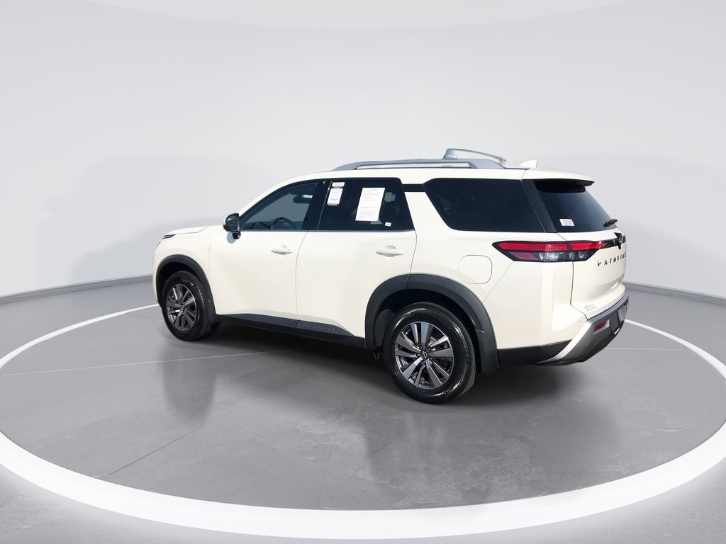 2023 Nissan Pathfinder SL