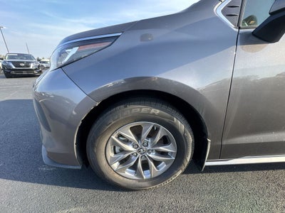 2022 Toyota Sienna LE 8 Passenger