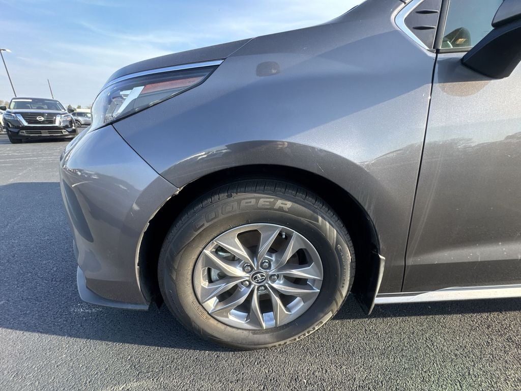 2022 Toyota Sienna LE 8 Passenger