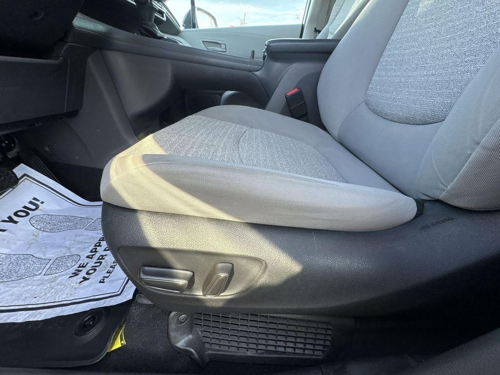 2022 Toyota Sienna LE 8 Passenger