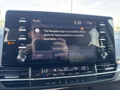 2022 Toyota Sienna LE 8 Passenger