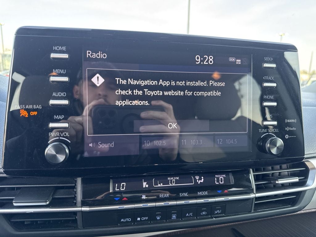 2022 Toyota Sienna LE 8 Passenger