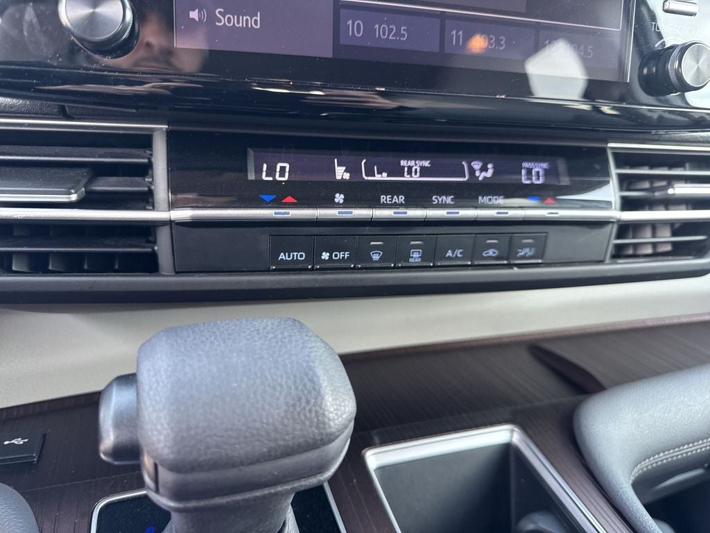 2022 Toyota Sienna LE 8 Passenger