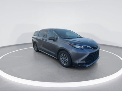 2022 Toyota Sienna LE 8 Passenger