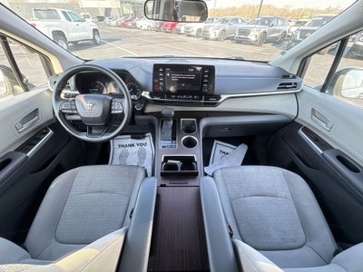 2022 Toyota Sienna LE 8 Passenger
