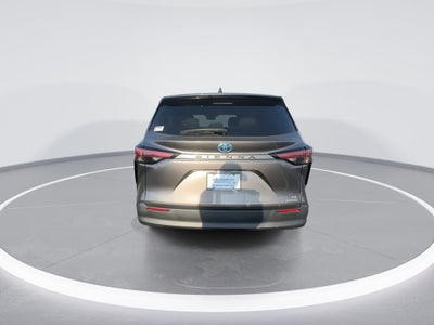 2022 Toyota Sienna LE 8 Passenger