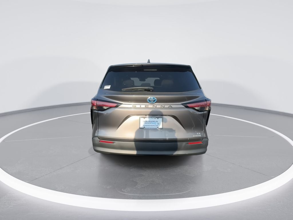 2022 Toyota Sienna LE 8 Passenger