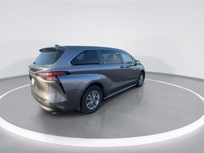 2022 Toyota Sienna LE 8 Passenger